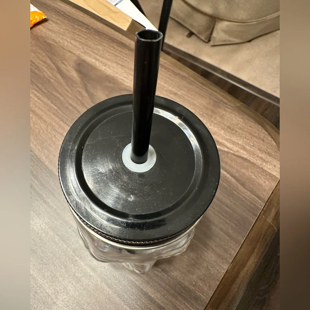 Iridescent glass skull tumbler - Picture 5 of 5